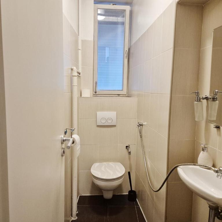 New City Center Stays 1 - Three-Bedroom Apartment - 20