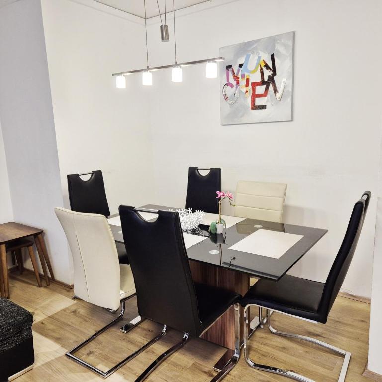 New City Center Stays 1 - Three-Bedroom Apartment - 25