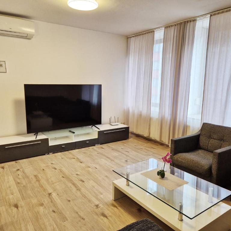New City Center Stays 1 - Three-Bedroom Apartment - 26