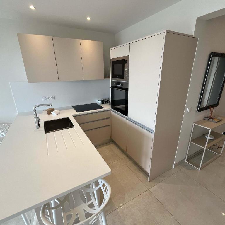 A085-Splendide appartement refait neuf avec vue mer - Appartement - 6