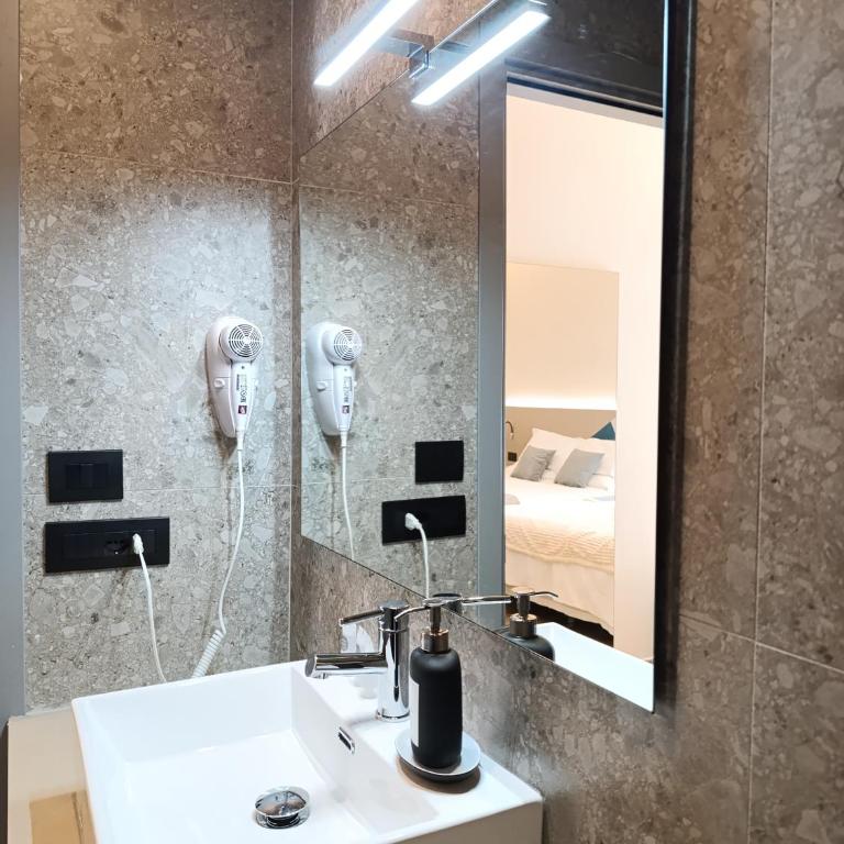 HoneyComb GuestHouse - Triple Room - 6
