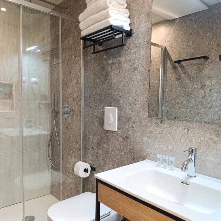 HoneyComb GuestHouse - Triple Room - 3