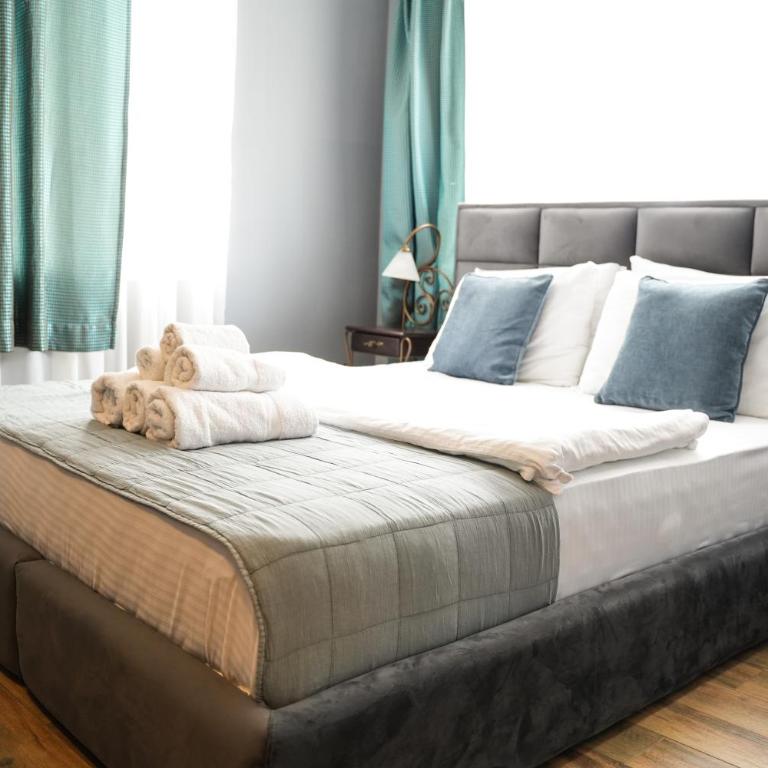 Hotel DUM - Standardna Dvokrevetna Soba sa Bračnim Krevetom - 5