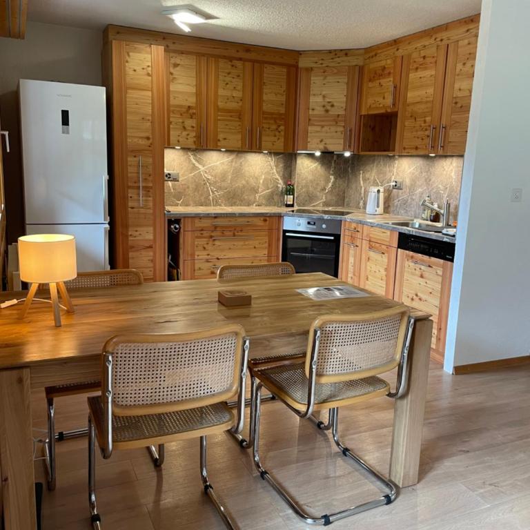 Grand appartement calme avec vue, balcon et parking couvert - One-Bedroom Apartment - 2