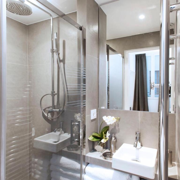 Charming 2BR-2BA between le Marais & le Louvre - Two-Bedroom Apartment - 12