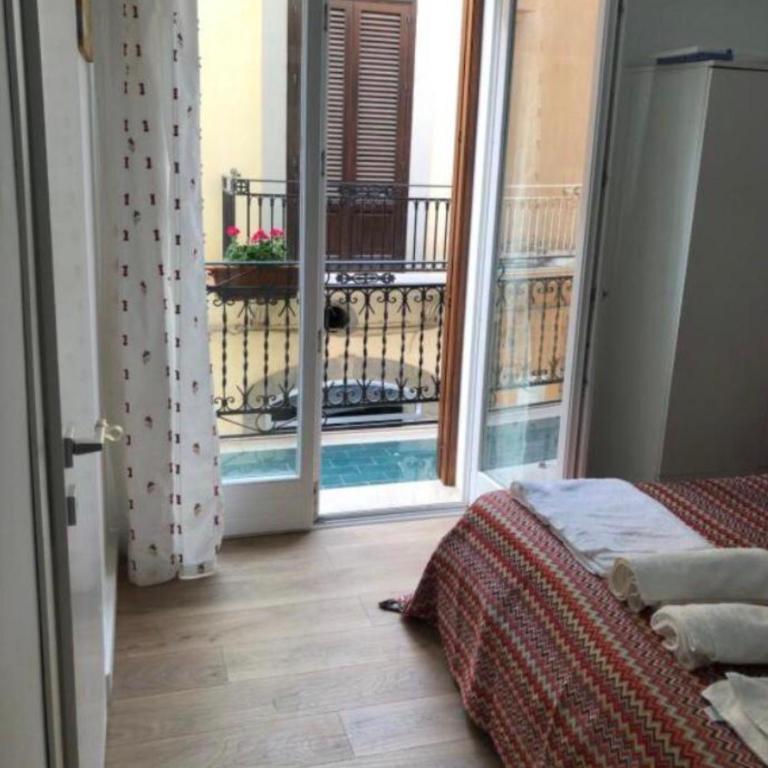 La Terrazza - Triple Room with Bathroom - 2