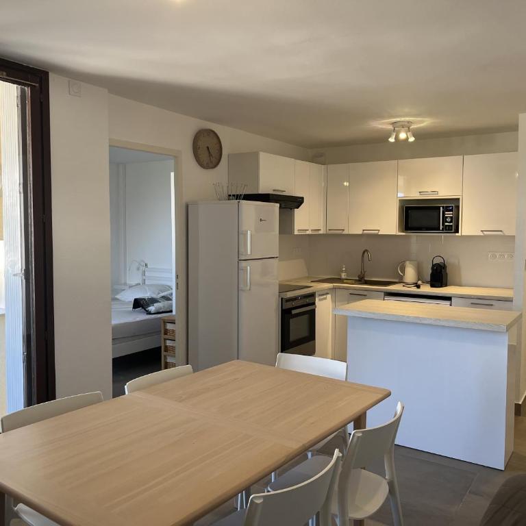 LA MIOUGRANO T3 etat neuf 5-6p, climatise, 300m de la - Appartamento con Vista e Balcone - 1