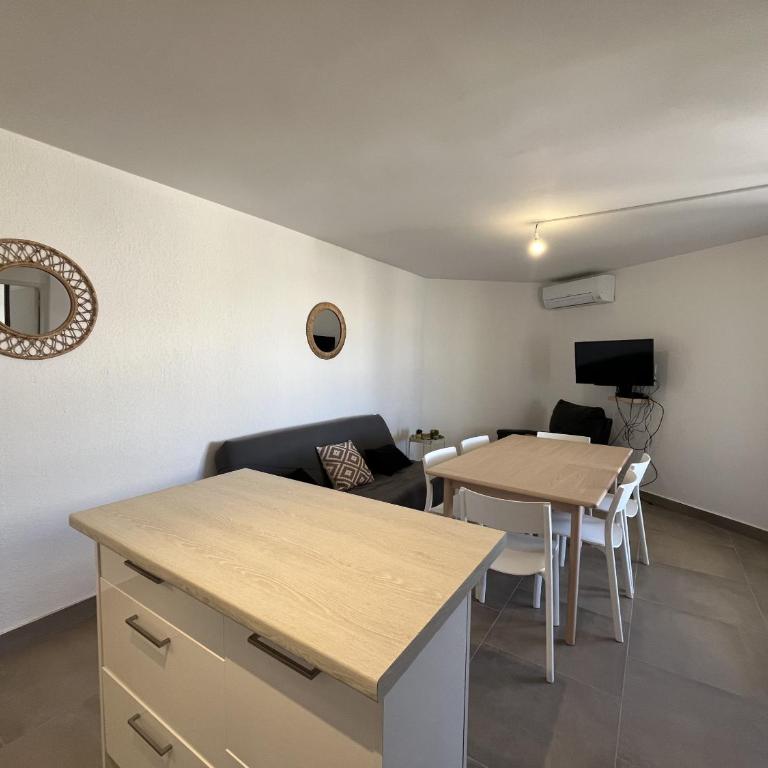 LA MIOUGRANO T3 etat neuf 5-6p, climatise, 300m de la - Appartamento con Vista e Balcone - 10