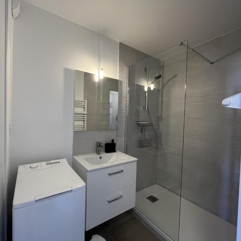 LA MIOUGRANO T3 etat neuf 5-6p, climatise, 300m de la - Appartamento con Vista e Balcone - 14