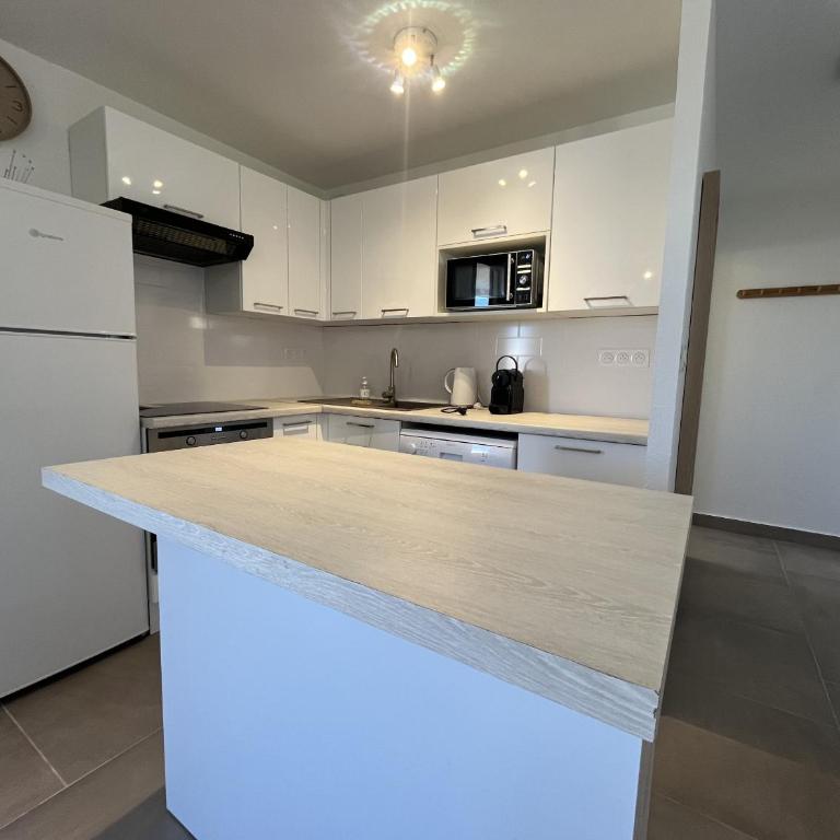 LA MIOUGRANO T3 etat neuf 5-6p, climatise, 300m de la - Appartamento con Vista e Balcone - 19
