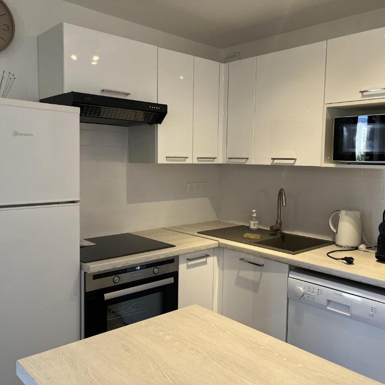 LA MIOUGRANO T3 etat neuf 5-6p, climatise, 300m de la - Appartamento con Vista e Balcone - 21