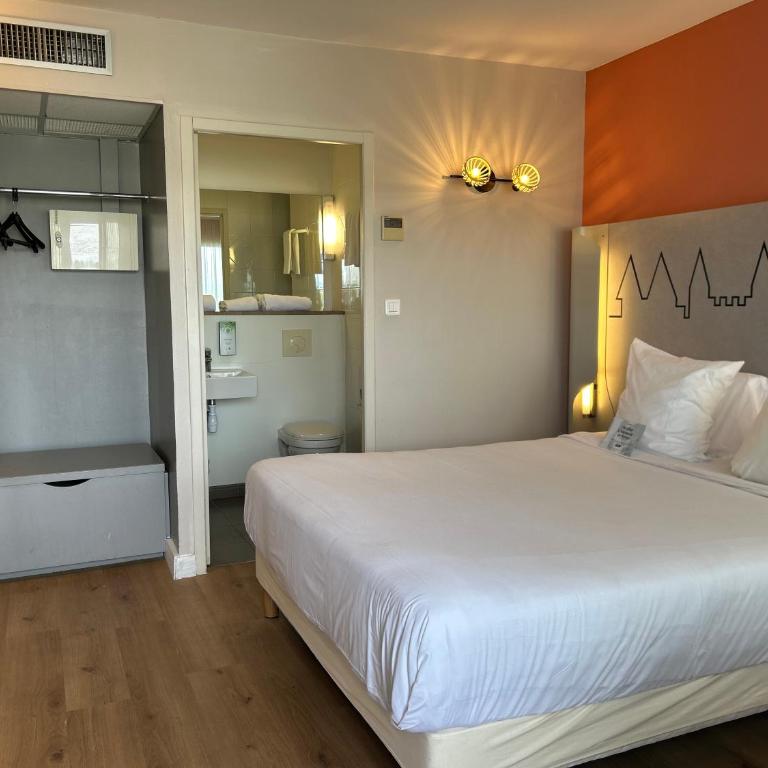 Kyriad Carcassonne - Aéroport - Adjacent Rooms with free spa access - 1