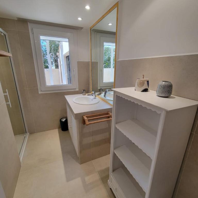 FACE à la Mer, Superbe appartement climatisé au RDC d'une maison, classé 4 étoiles, 5 couchages -WIFI-PORTIRAGNES PLAGE LXBFM32 - Appartamento con 2 Camere da Letto - 13