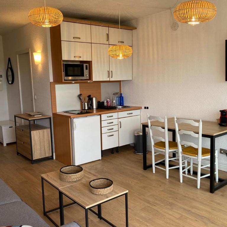 Beau studio 4 personnes - piscine et mer - Studio - 13