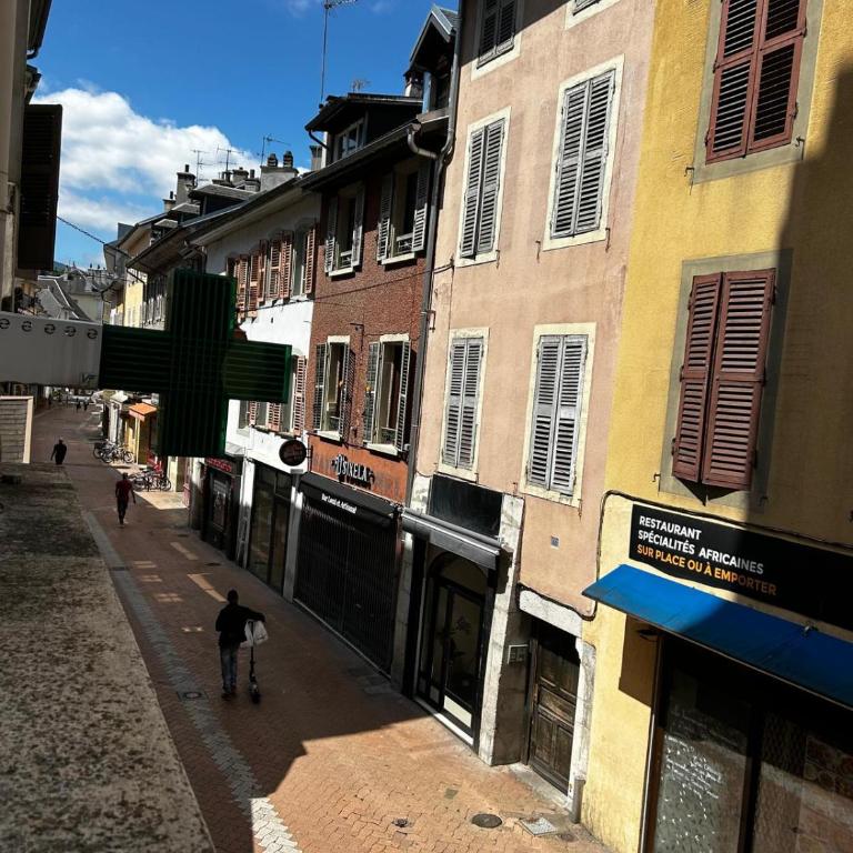 Appartement Moderne au Cœur de Chambéry - Apartment - 32