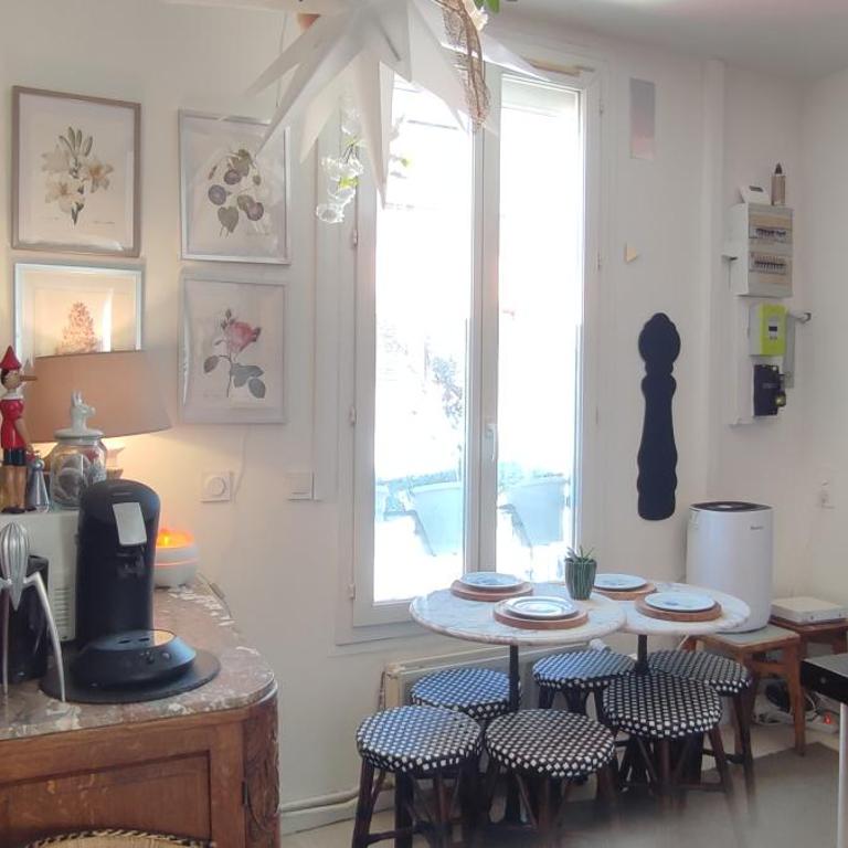 PARIS AUTHENTIC HOUSE Métro Line 14 Station Hôpital Bicêtre, RER B Gentilly - Appartement - Vue sur Jardin - 6
