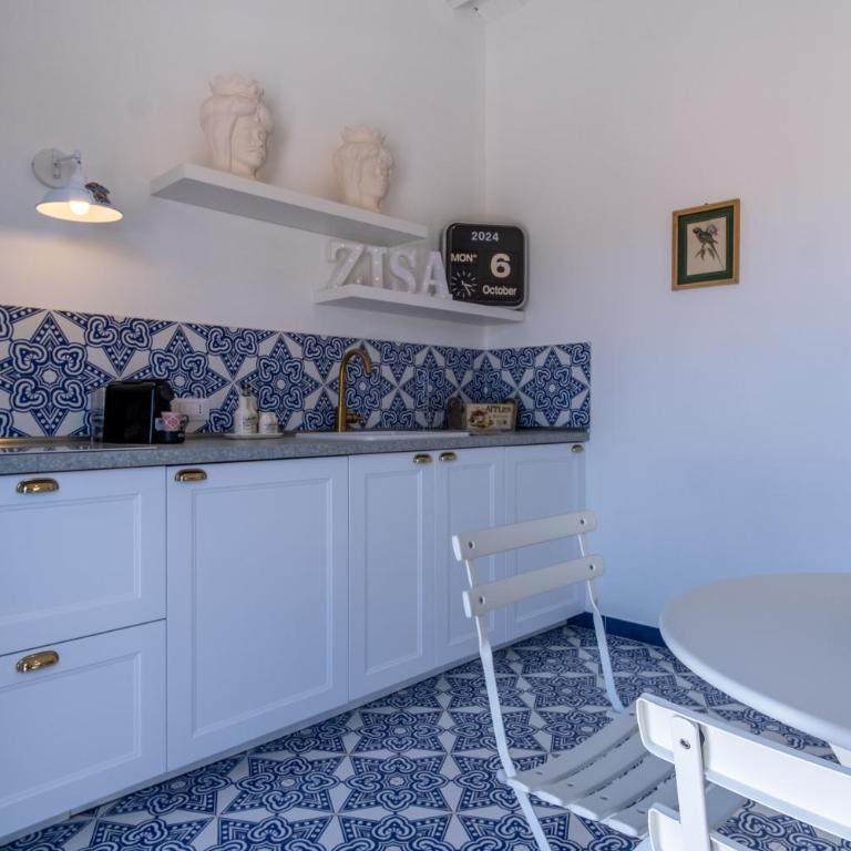 Zisa Top Romantic Terrace & Private outdoor Jacuzzi - Two-Bedroom Apartment - 12