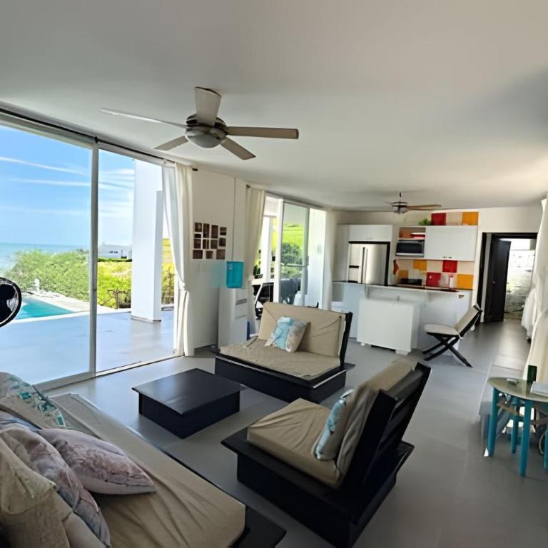 Hermosa casa con vista al mar en Jama Campay - Three-Bedroom House - 3