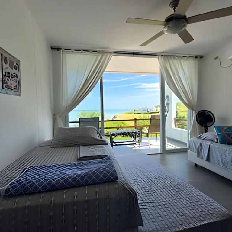 Hermosa casa con vista al mar en Jama Campay - Three-Bedroom House - 9