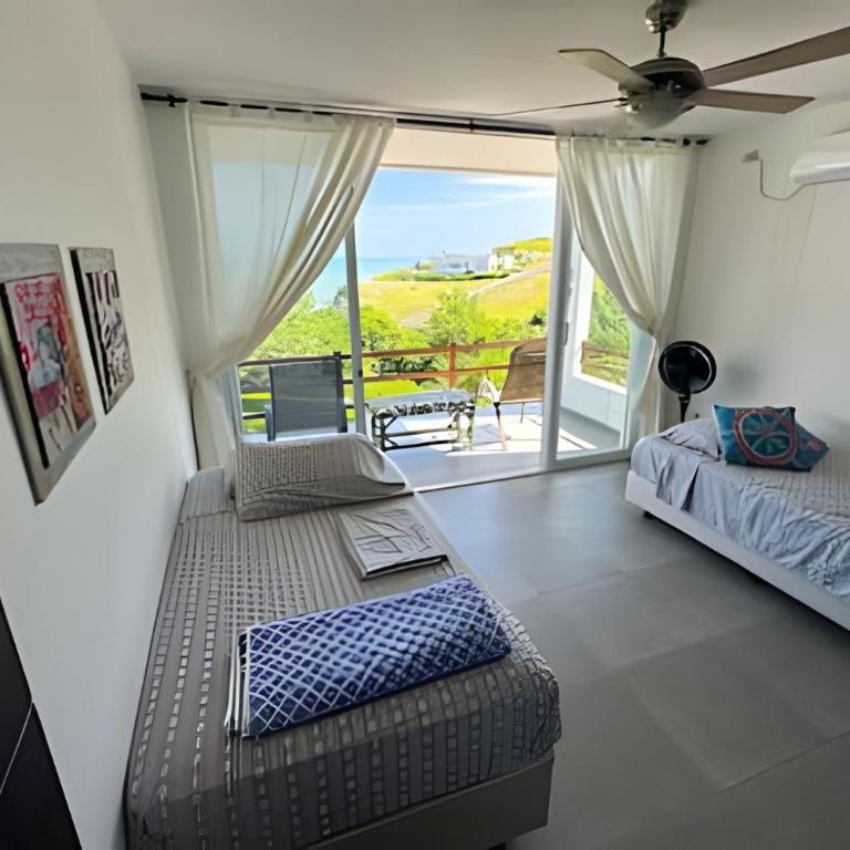 Hermosa casa con vista al mar en Jama Campay - Three-Bedroom House - 10