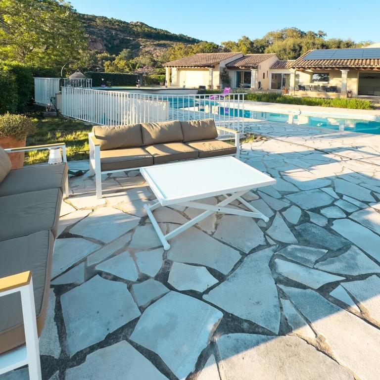 Exclusive Authentic Riviera Villa - Private Pool, Pétanque Court, Panoramic Mediterranean Sea & Estérel Mountain Views - Villa mit privatem Pool - 63