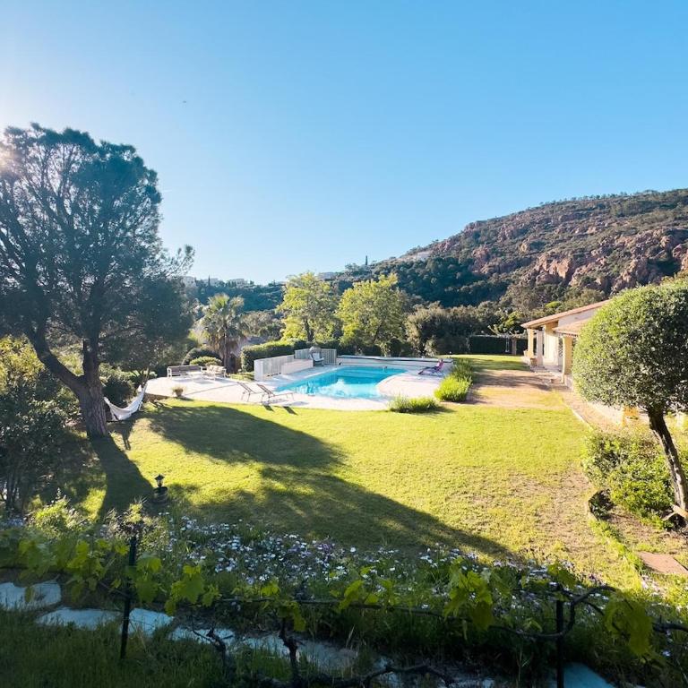Exclusive Authentic Riviera Villa - Private Pool, Pétanque Court, Panoramic Mediterranean Sea & Estérel Mountain Views - Villa mit privatem Pool - 73