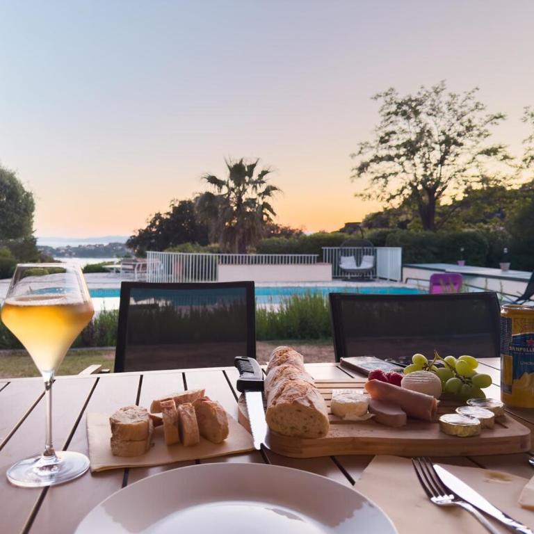 Exclusive Authentic Riviera Villa - Private Pool, Pétanque Court, Panoramic Mediterranean Sea & Estérel Mountain Views - Villa mit privatem Pool - 82