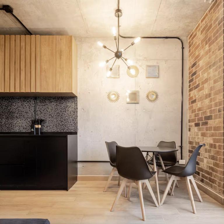 Stylish Private Room City Views & Prime Location - One-Bedroom Apartment - 4