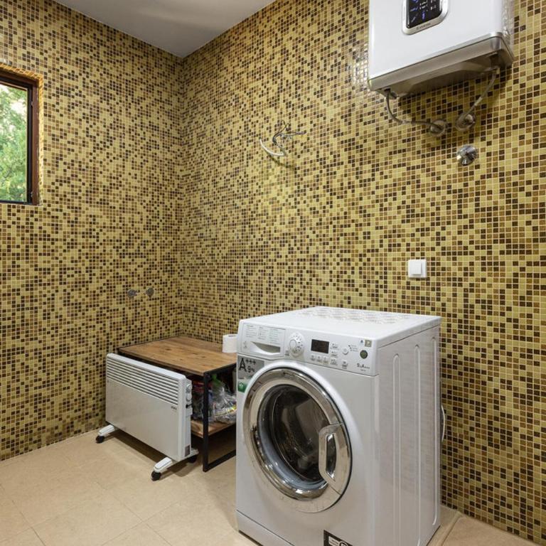 Sunny Peach Villa - Two-Bedroom Apartment - 2