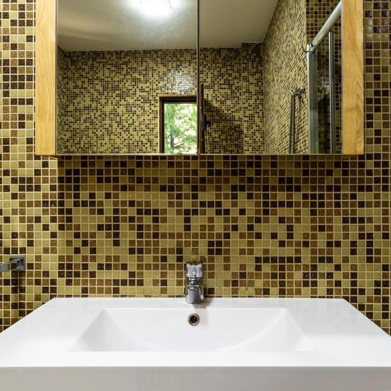 Sunny Peach Villa - Two-Bedroom Apartment - 9