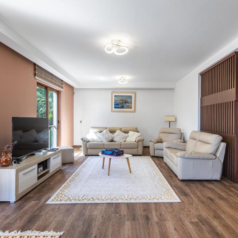 Sunny Peach Villa - Two-Bedroom Apartment - 18