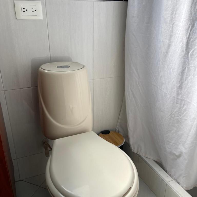 Aparta estudio amoblado cerca al aeropuerto - Apartamento de 1 dormitorio - 5