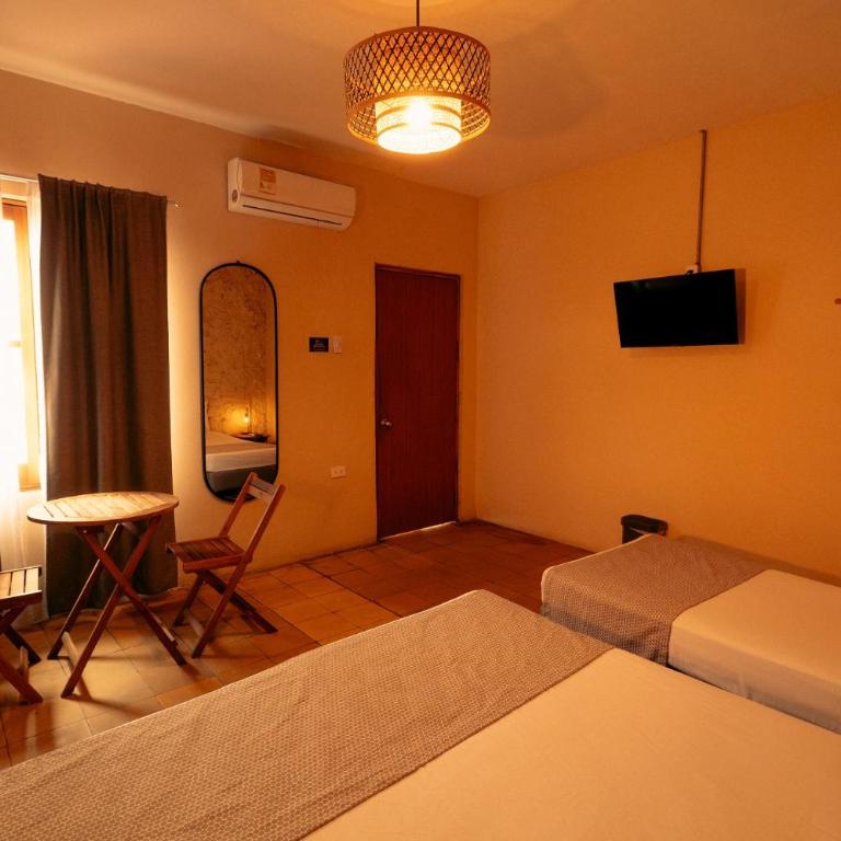 Viajero Cartagena - Centro Hostel - Twin Room with Shared Bathroom - 4