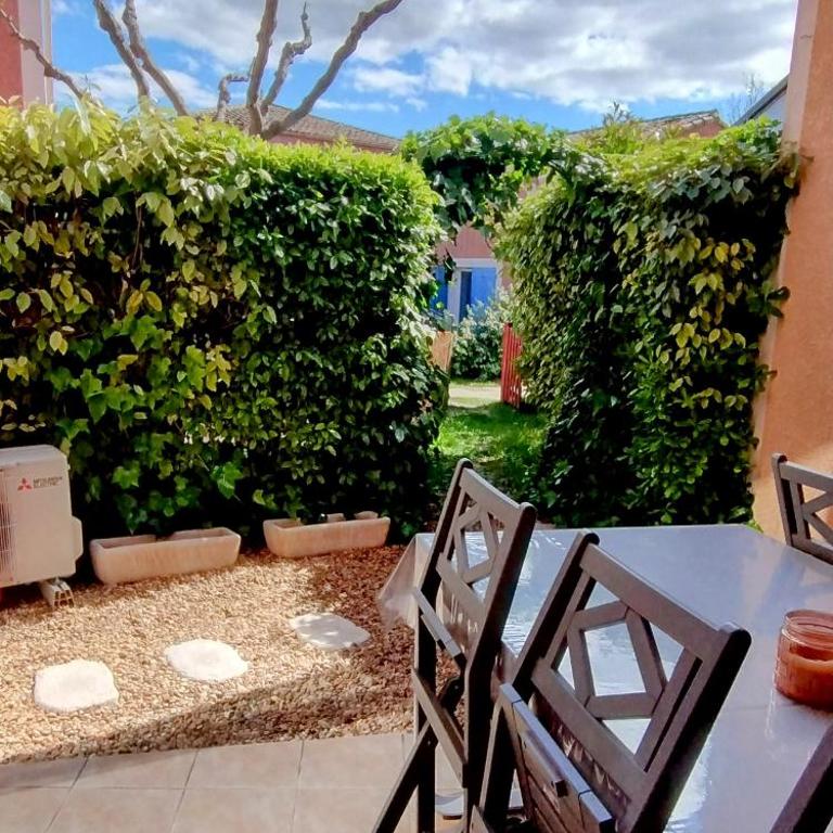 Maison cosy au bord du canal, piscine et parking - Ferienhaus - 23