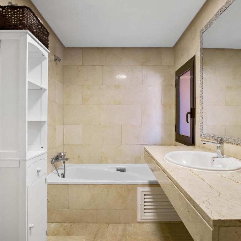 Relájate en la terraza más bonita de Manilva - Apartamento de 2 dormitorios - 2