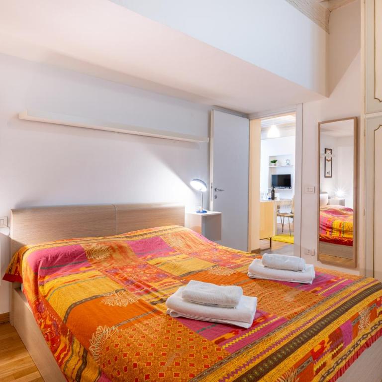 GuestHost - Elegant & Bright Flat in Parma Center - Appartamento con 2 Camere da Letto - 2