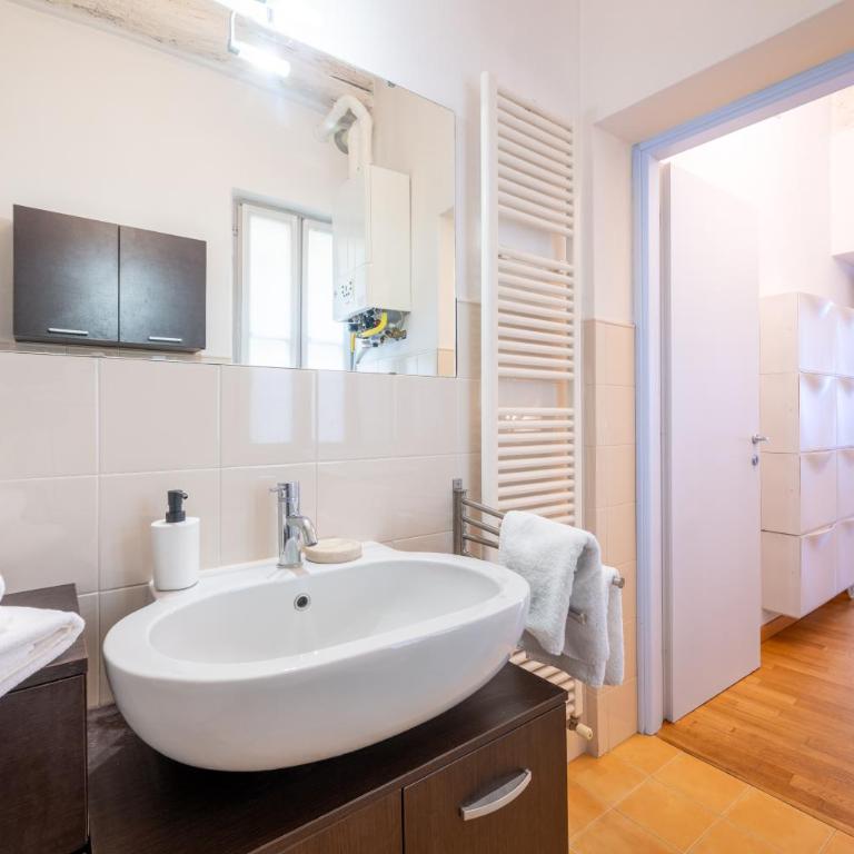 GuestHost - Elegant & Bright Flat in Parma Center - Appartamento con 2 Camere da Letto - 14