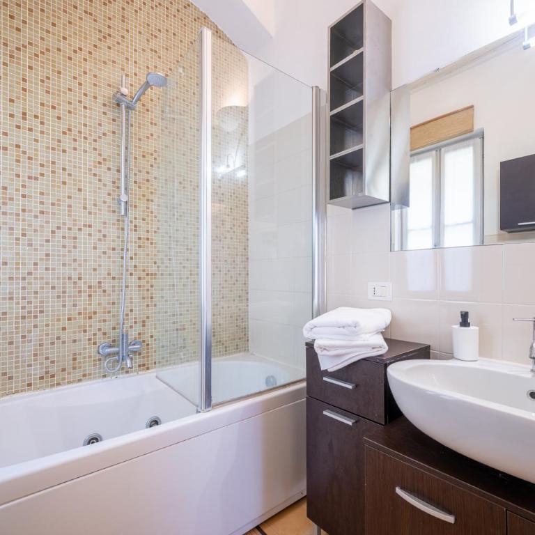 GuestHost - Elegant & Bright Flat in Parma Center - Appartamento con 2 Camere da Letto - 13