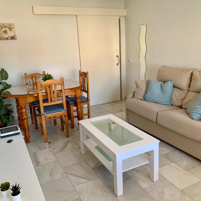 Apartamento en la Carihuela cerca playa - Apartamento de 1 dormitorio - 12