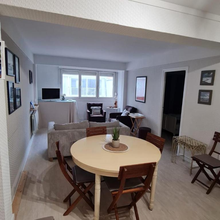 Bel appartement plein centre à 200 M de la plage - Appartement 2 Chambres - 1