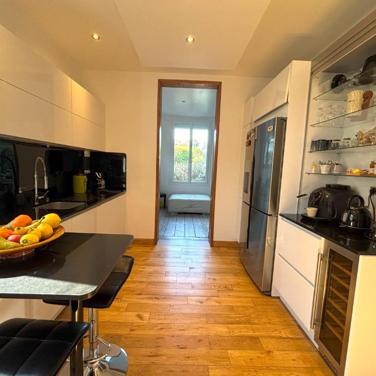 Cannes Villa Warm, Peaceful Retreat with Private Garden & Pool - Villa avec Piscine Privée - 16