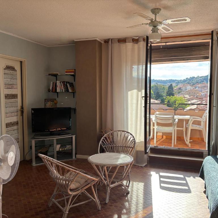 T3 dans Résidence avec Parking et Piscine, situé au 3ème étage - Appartamento con 2 Camere da Letto e Balcone - 2