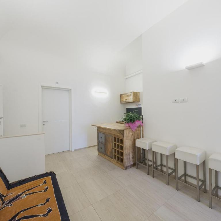 Central Savona - Double or Twin Room with Balcony - 7
