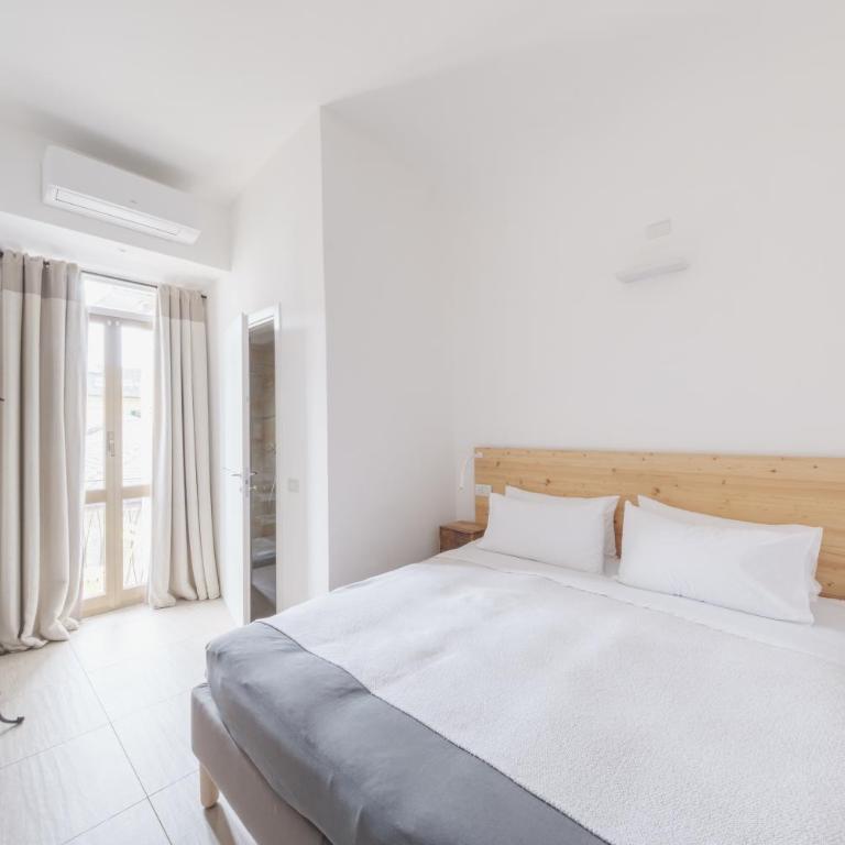 Central Savona - Double or Twin Room with Balcony - 8