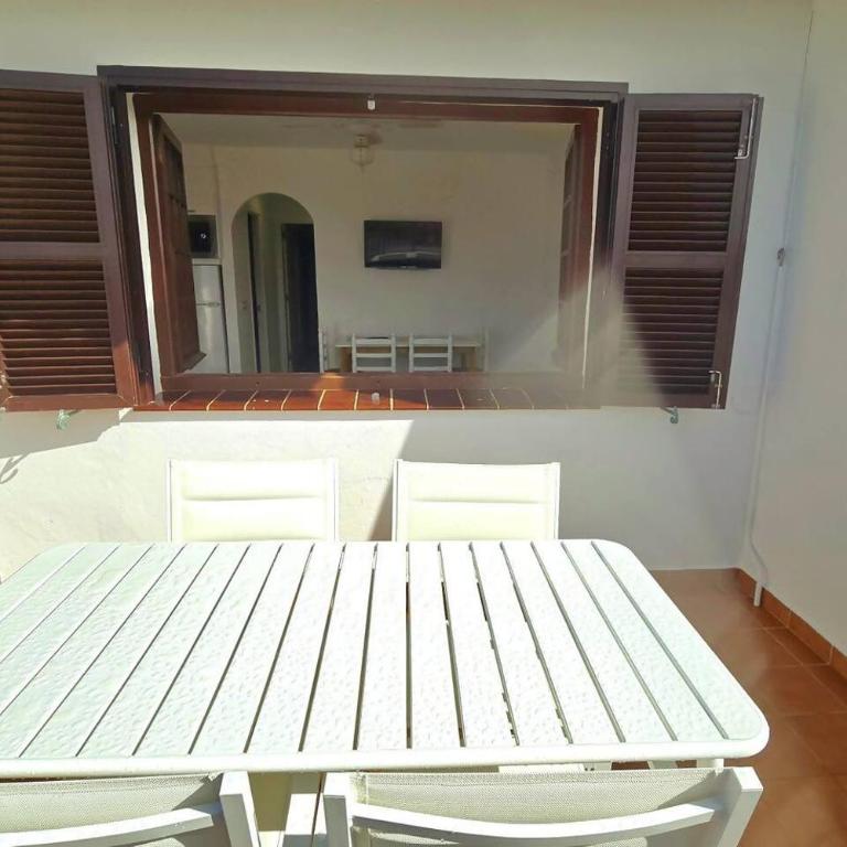 Apartamento con terraza y vistas al mar en Son Bou - Two-Bedroom Apartment with Balcony and Terrace - 4