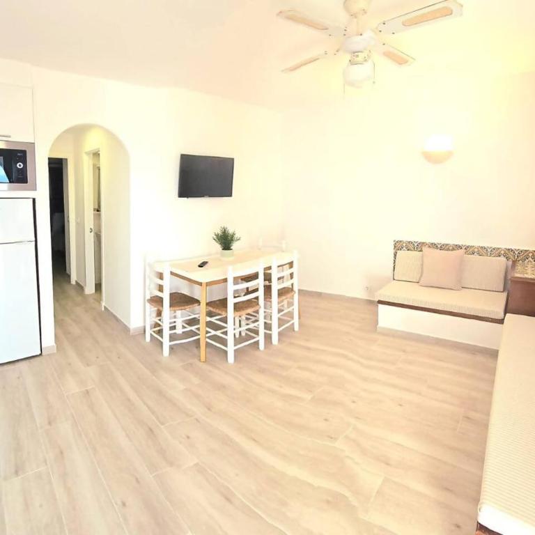 Apartamento con terraza y vistas al mar en Son Bou - Two-Bedroom Apartment with Balcony and Terrace - 15