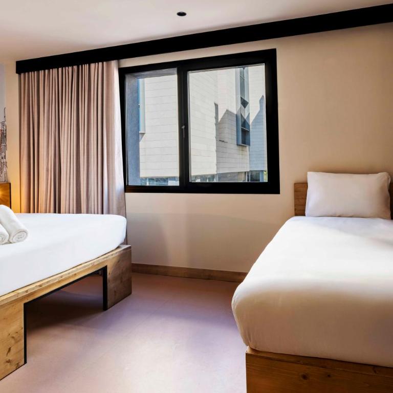easyHotel Madrid Alcala - Standard Triple Room - 3