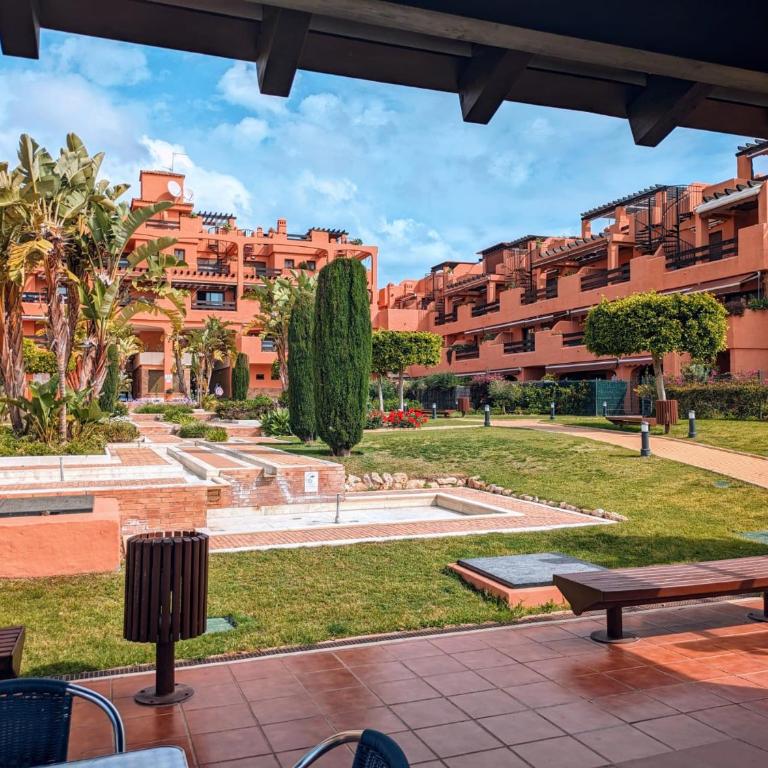 Beautiful 2-Bedroom Frontline Beach Apartment - Apartamento de 2 dormitorios - 24