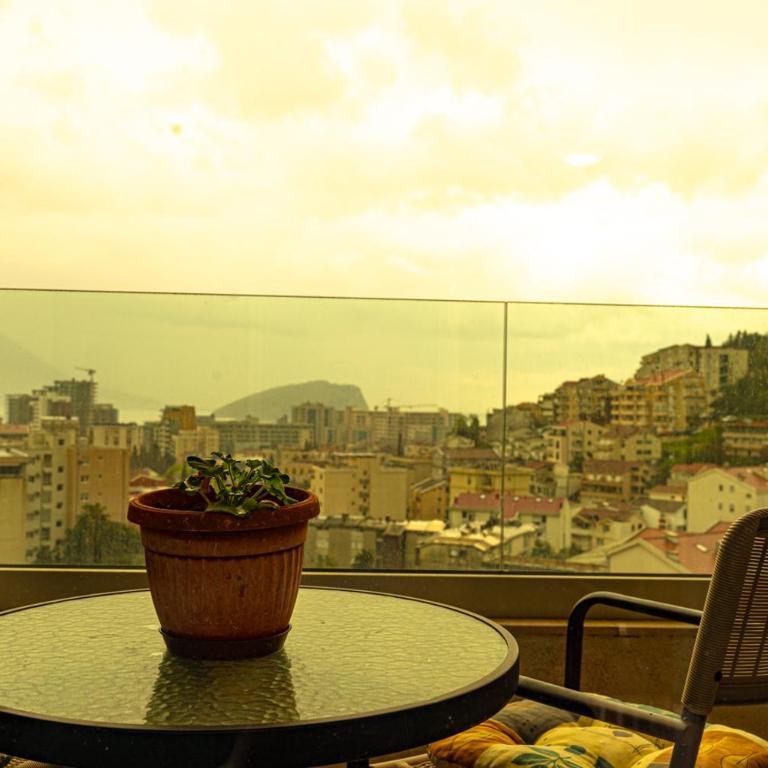 Modern City Flat Budva - Balcony & Garage Included - Apartman sa 1 Spavaćom Sobom - 3