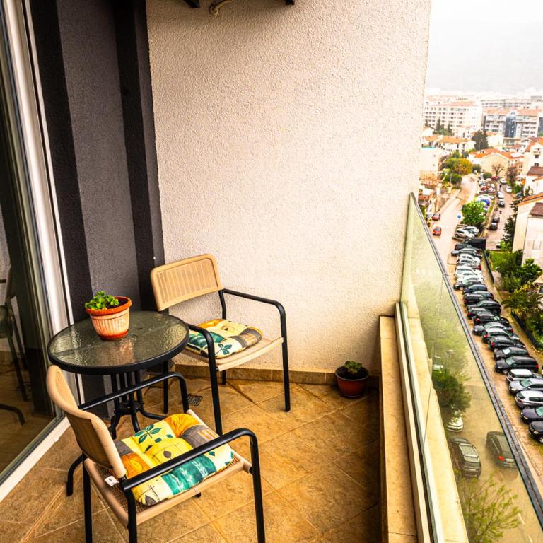 Modern City Flat Budva - Balcony & Garage Included - Apartman sa 1 Spavaćom Sobom - 4